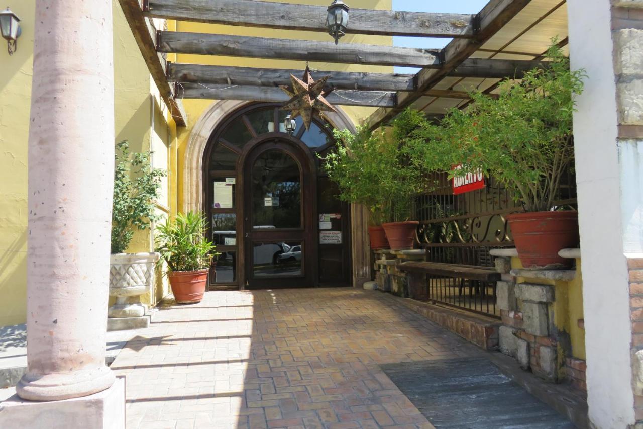 Hotel Huizache Saltillo Exteriör bild